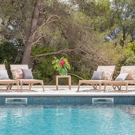 G&g With Swimming Pool Apartment Pula
